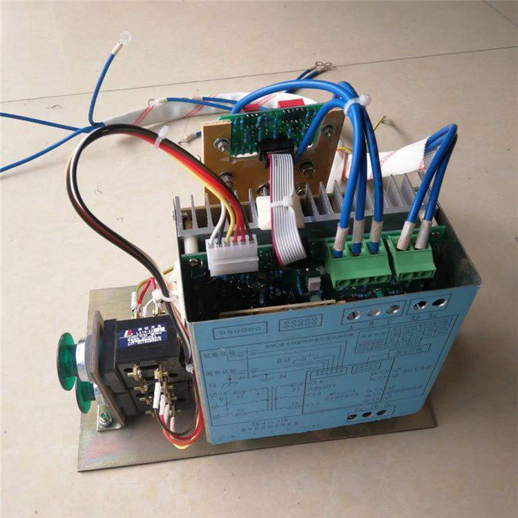 ZH-4(2.5)M照明信號(hào)綜合保護(hù)器 礦用智能開(kāi)關(guān)保護(hù)裝置